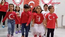 Cumhuriyetin ilanını minikler duyurdu