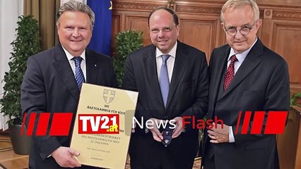Bürgermeister Michael Ludwig überreichte Ehrenring der Wiener Ärztekammer an Thomas Szekeres
