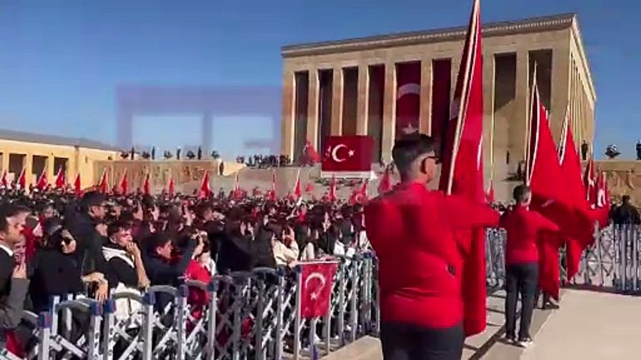 Anıtkabir'de yine aynı saygısızlık! 'Reis' sloganları attılar