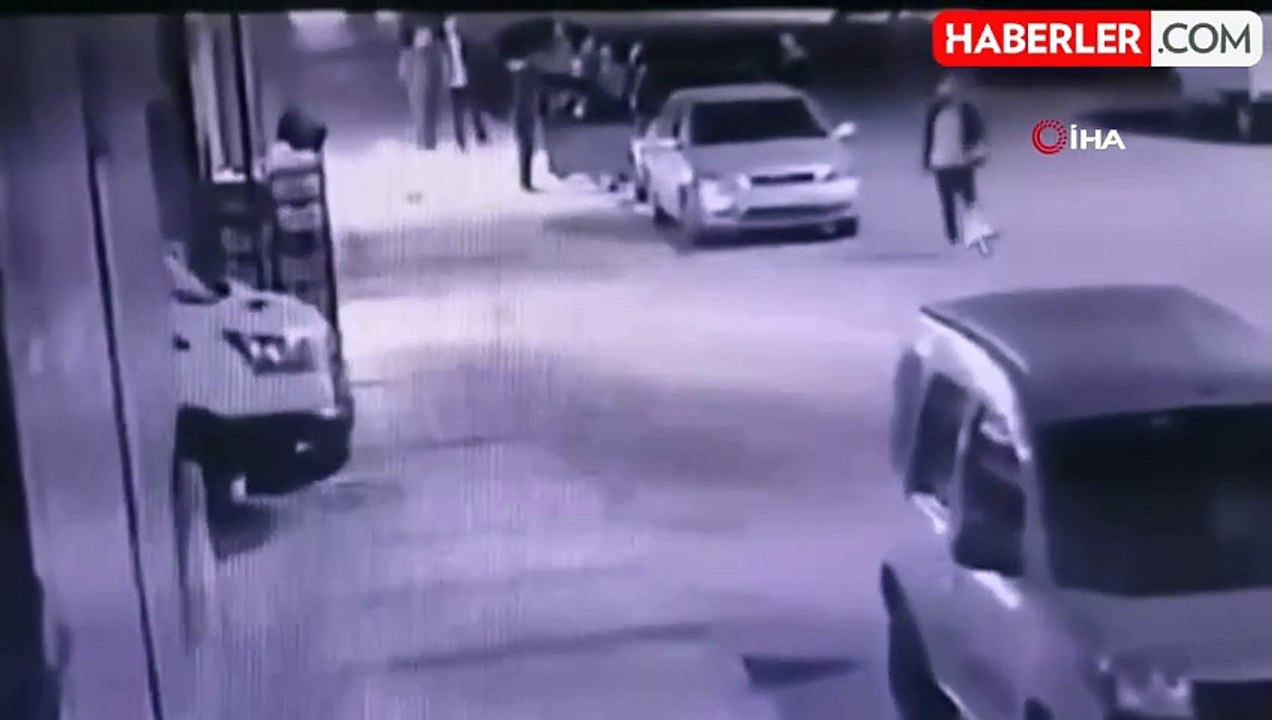 İzmir'de Markette Silahlı Saldırı: Polis Memuru Hayatını Kaybetti