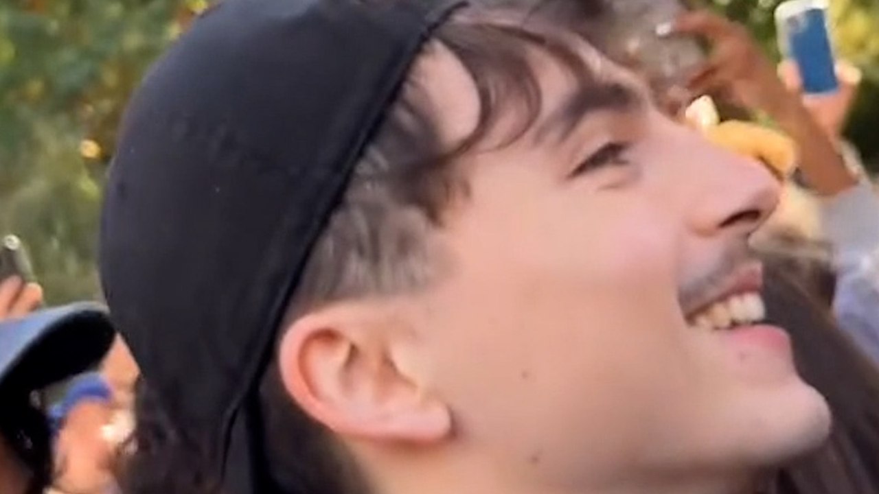 Timothée Chalamet stürzt seinen eigenen Lookalike-Wettbewerb in New York ab