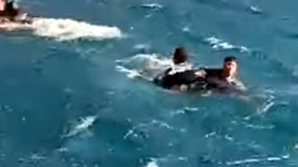 Ege’de can pazarı, bot battı göçmenler denizden toplandı