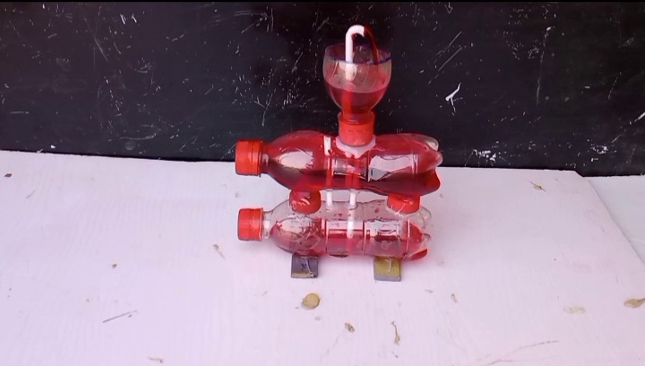 bottle water pump without electricity #diy #experiment #waterfountainhomemade #plasticwaterbottle