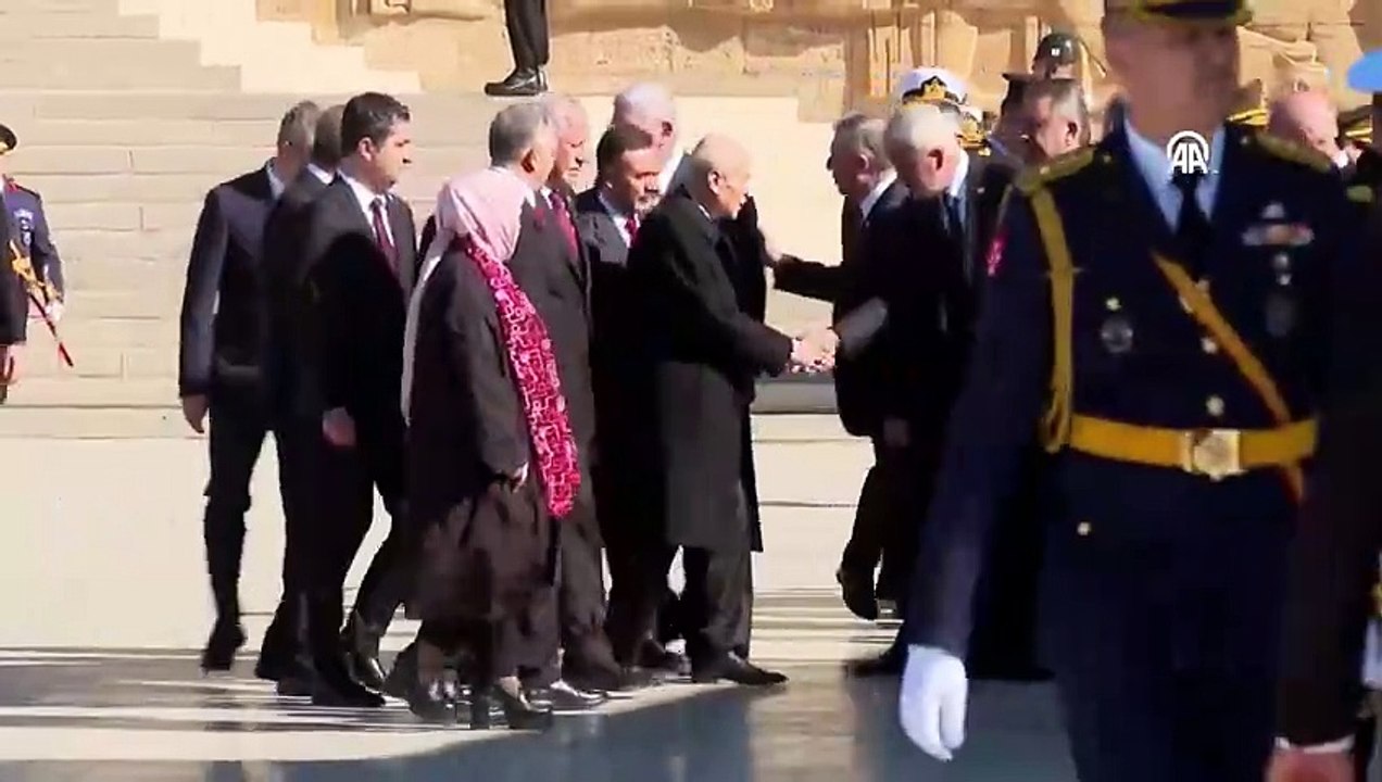 Müsavat Dervişoğlu, geçtiğimiz hafta urgan fırlattığı Devlet Bahçeli ile Anıtkabir'de tokalaştı