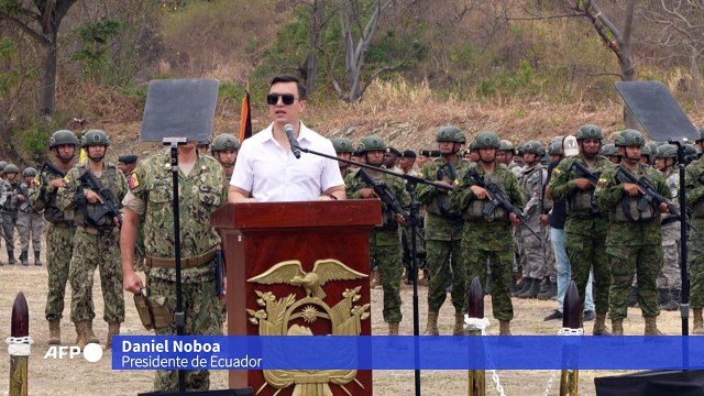 Fuerzas Armadas de Ecuador reciben armas incautadas al crimen organizado