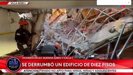 El momento en que los bomberos rescatan a las personas del hotel que se derrumbó en Villa Gesell