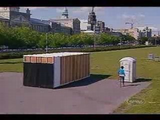 Camera Cachee - Toilette menant à une réunion