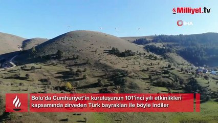 Türk bayrakları göklerde böyle dalgalandı! Dağın zirvesinden uçtular