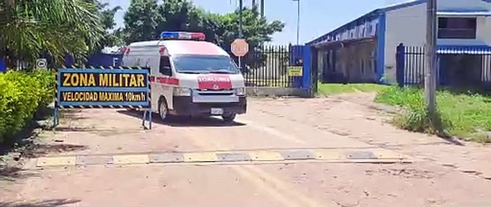 AMBULANCIAS EVACUAN A HERIDOS QUE LLEGAN DESDE LA COMUNIDAD DE MAIRANA