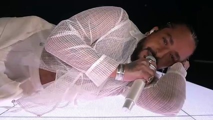 Slimane interprète "Mon amour" sur la scène de l'Eurovision 2024 le 11 mai.