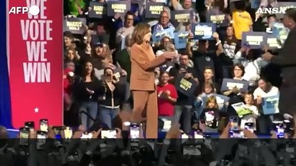 Usa2024, Michelle Obama: "Abbiamo bisogno di un adulto alla Casa Bianca"