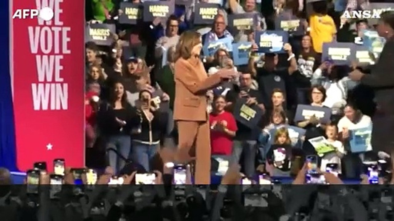 Usa2024, Michelle Obama: "Abbiamo bisogno di un adulto alla Casa Bianca"