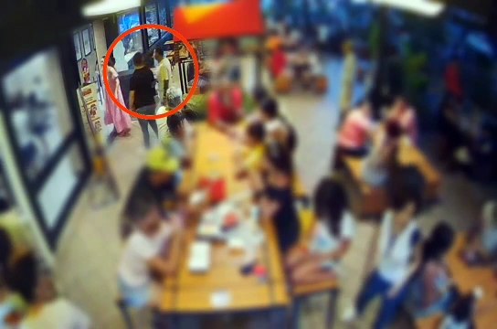 En video: así era como un padre y un hijo robaban relojes de alta gama en Cartagena