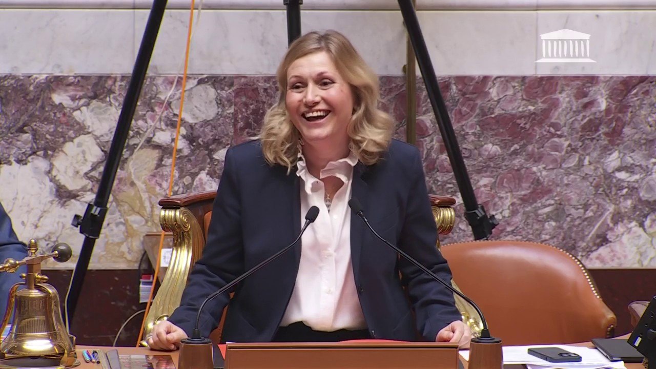 "Le gouvernement n'a pas voulu être en photo avec nous": Yaël Braun-Pivet ironise sur l'absence des ministres lors de la séance photo de début de législature