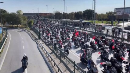 Kadıköy'de motosikletlilerden Cumhuriyet Bayramı korteji