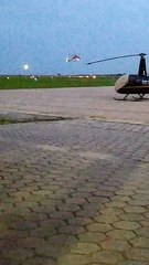Helicóptero pousando no aeroporto de Campos - RJ