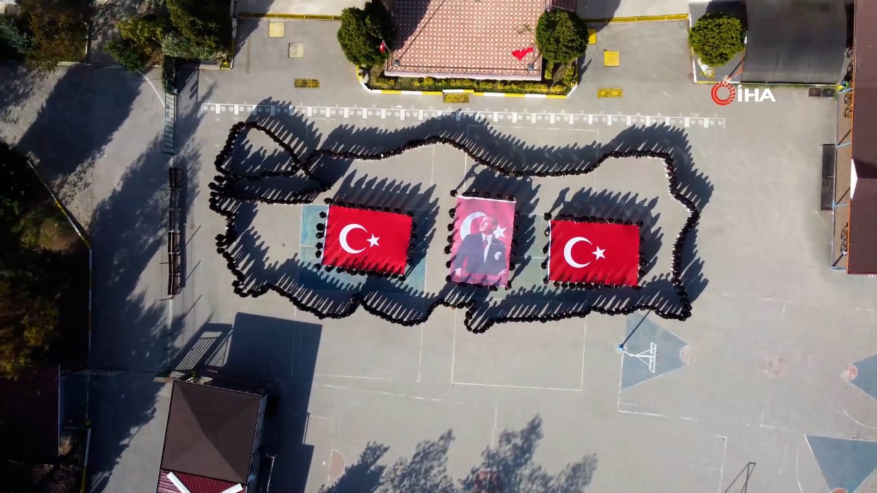 Yüzlerce öğrenci Cumhuriyet Bayramı için Türkiye haritası oluşturdu