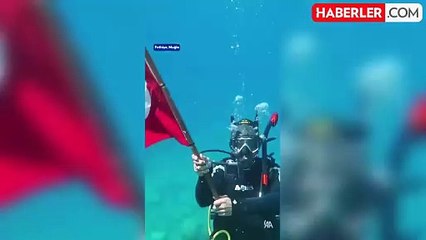 Cumhuriyet'in 101. yaşını, denizin derinliklerinde kutladılar