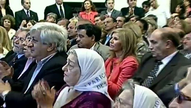 A 15 años de la AUH, un acto de estricta reparación - Cómo fue el anuncio de la medida que hoy recordó Cristina Fernández