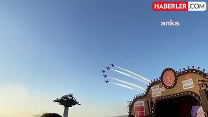 Türk Yıldızları, Cumhuriyet Bayramı'nda İzmir'de 500. Gösterisini Yaptı