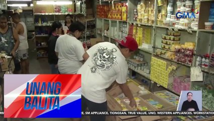 Mga bumibili ng kandila para sa Undas, maagang pumunta sa Divisoria, Maynila | Unang Balita