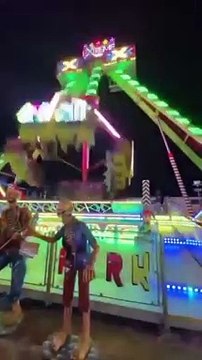 Brinquedo de parque de diversões despenca e deixa dez feridos no Equador