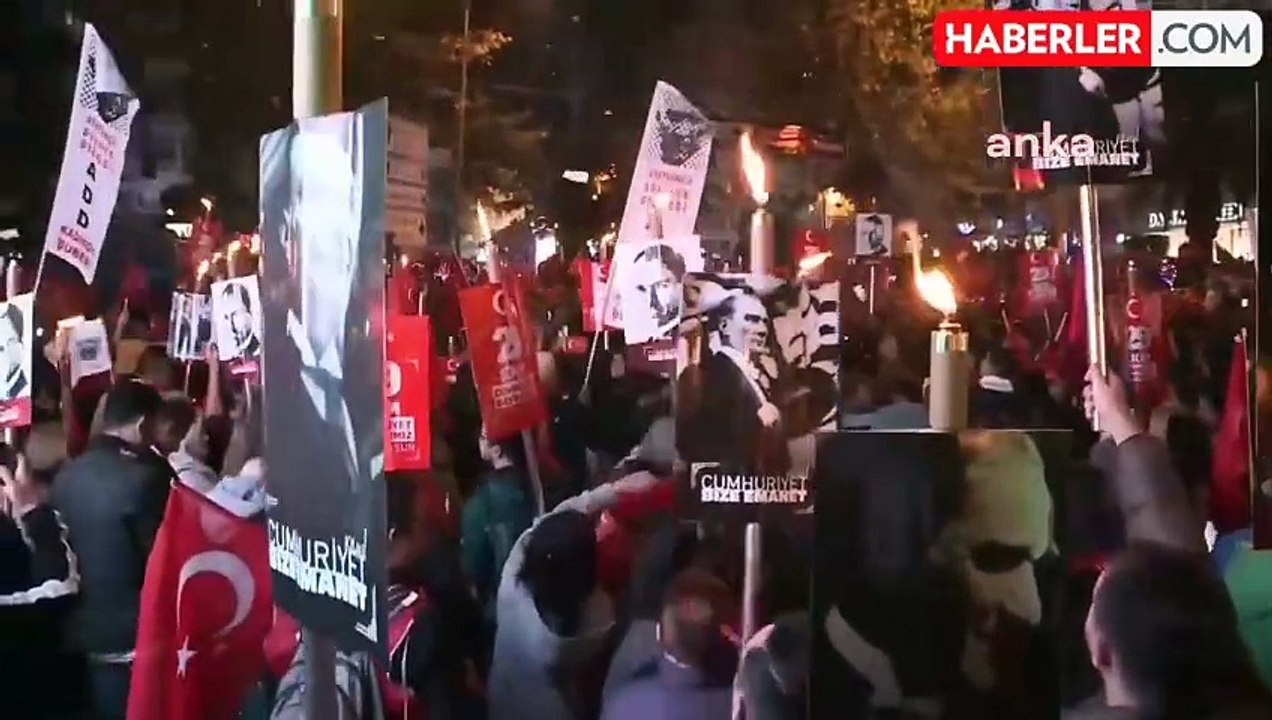 Bağdat Caddesi'nde Cumhuriyet Coşkusu: "Cumhuriyet Düşmanlarına, Gerici Politikalarına Teslim Olmayacağız"