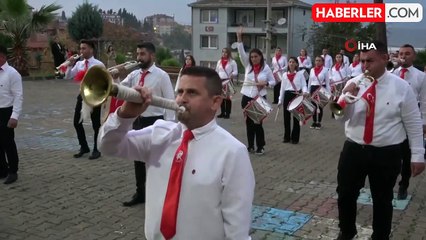 Kurucaşile Halk Bandosu İlk Gösterisini Fener Alayı'nda Gerçekleştirdi