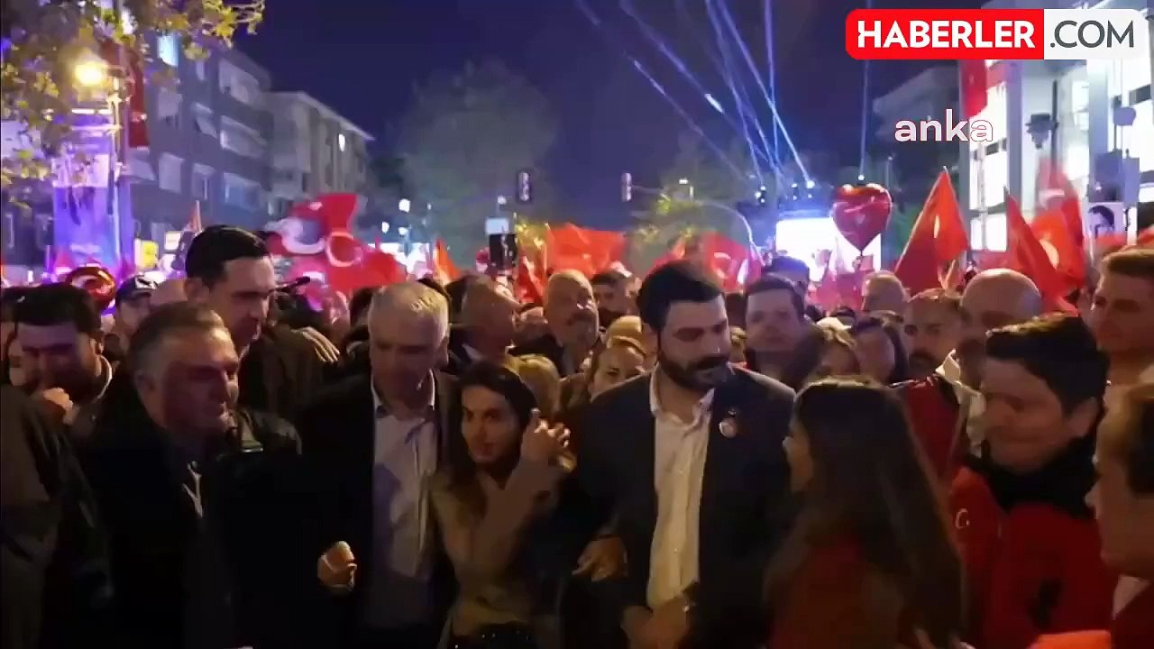 Bağdat Caddesi'nde Cumhuriyet Coşkusu: "Cumhuriyet Düşmanlarına, Gerici Politikalarına Teslim Olmayacağız"