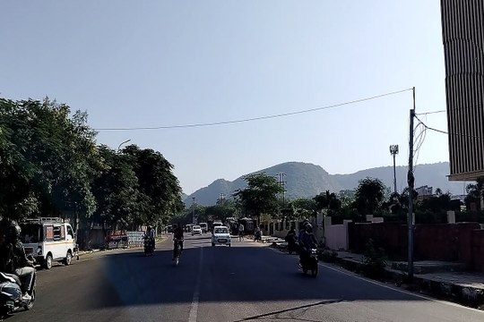 Mosam : दीपोत्सव पर मौसम में घुली ठंडक, जयपुर में अलसुबह मौसम सर्द