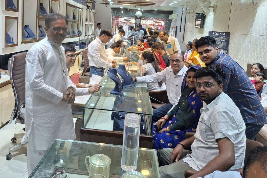 swm: धनतेरस पर बाजार में बरसा धन, इतने करोड़ का...