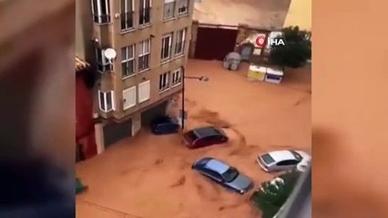 O Avrupa ülkesini sel vurdu: 4 kişi kayıp