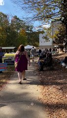 Cola de votantes en el Lake Lynn Community Center, en Raleigh (Carolina del Norte), para las elecciones de EEUU 2024.