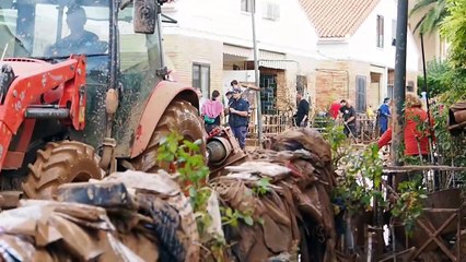Voluntarios en Utiel tras la DANA