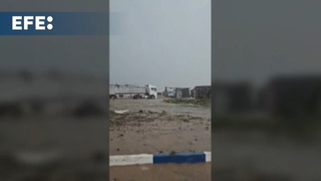 Conductor encuentra camiones volcados y lluvias fuertes camino de Alginet