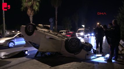 Elektrik direğine çarpan otomobil takla attı