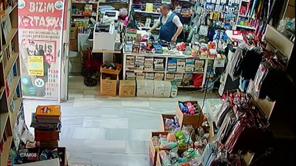 Çocuklar kırtasiyeye torpil attı, yakınları dükkan sahibine saldırdı