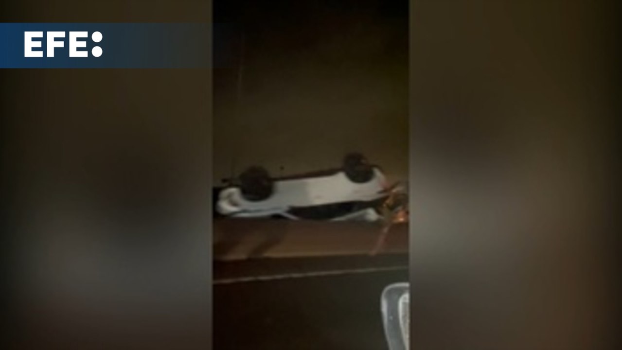 Vehículos volcados en el carretera V-31 por efectos del temporal
