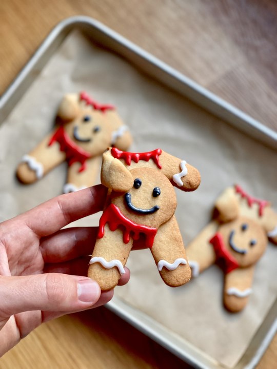 Biscuits Bonhommes Sans Tête d'Halloween | Recette Facile et Ludique de Cookies Décorés d’Halloween