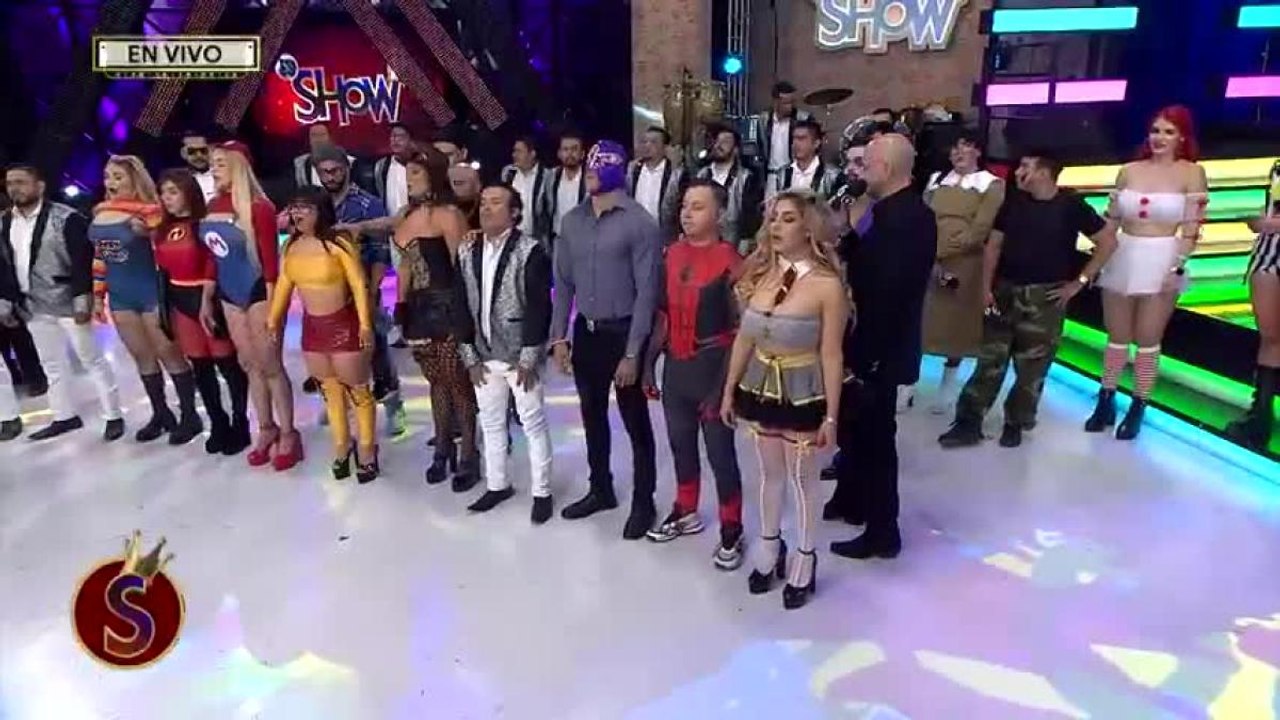 John Milton hace de las suyas con el elenco