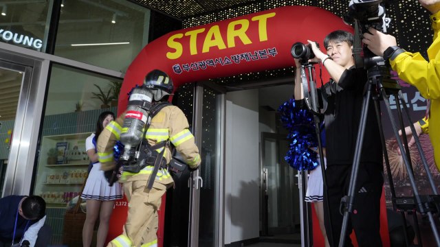 [부산] 초고층 화재 대비 소방공무원 101층 계단 오르기 대회 / YTN