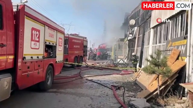Afyonkarahisar'da Sanayi Sitesinde Yangın: 5 Dükkan Zarar Gördü