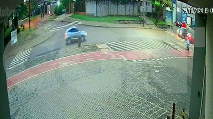 Vídeo mostra colisão entre caminhonete e ciclista na Avenida Piquiri