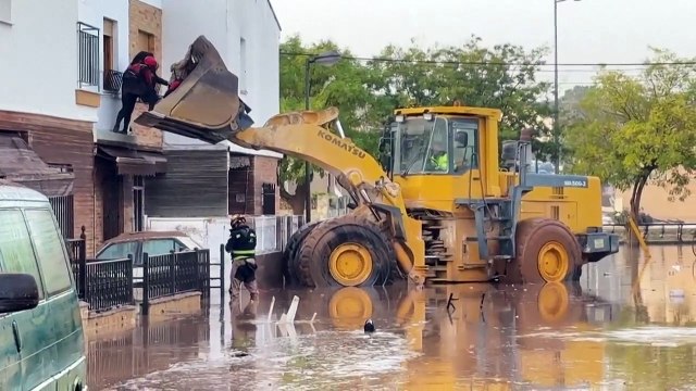Más de medio centenar de muertos por devastadoras inundaciones en el sureste de España
