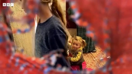 بي بي سي تلتقي الطفلة الفلسطينية _قمر_ وعائلتها في غزة