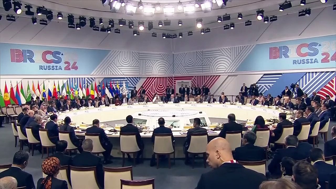 عملة بريكس الموحدة.. ما حقيقتها وهل تنجح في تنحية الدولار عن عرشه؟