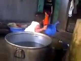 Em Bé Nước Làm Sáng Cơm 2015 - Kênh Maitutien YouTube DailyMotion