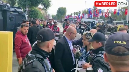 Esenyurt Belediye Başkanı Ahmet Özer Gözaltına Alındı, Kızı Avukat Olarak İçeri Girmeye Çalıştı