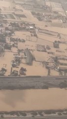 La vista aérea de Valencia sobre un avión a punto de aterrizar