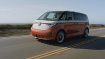 2025 Volkswagen ID. Buzz in Energetic Orange Driving Video